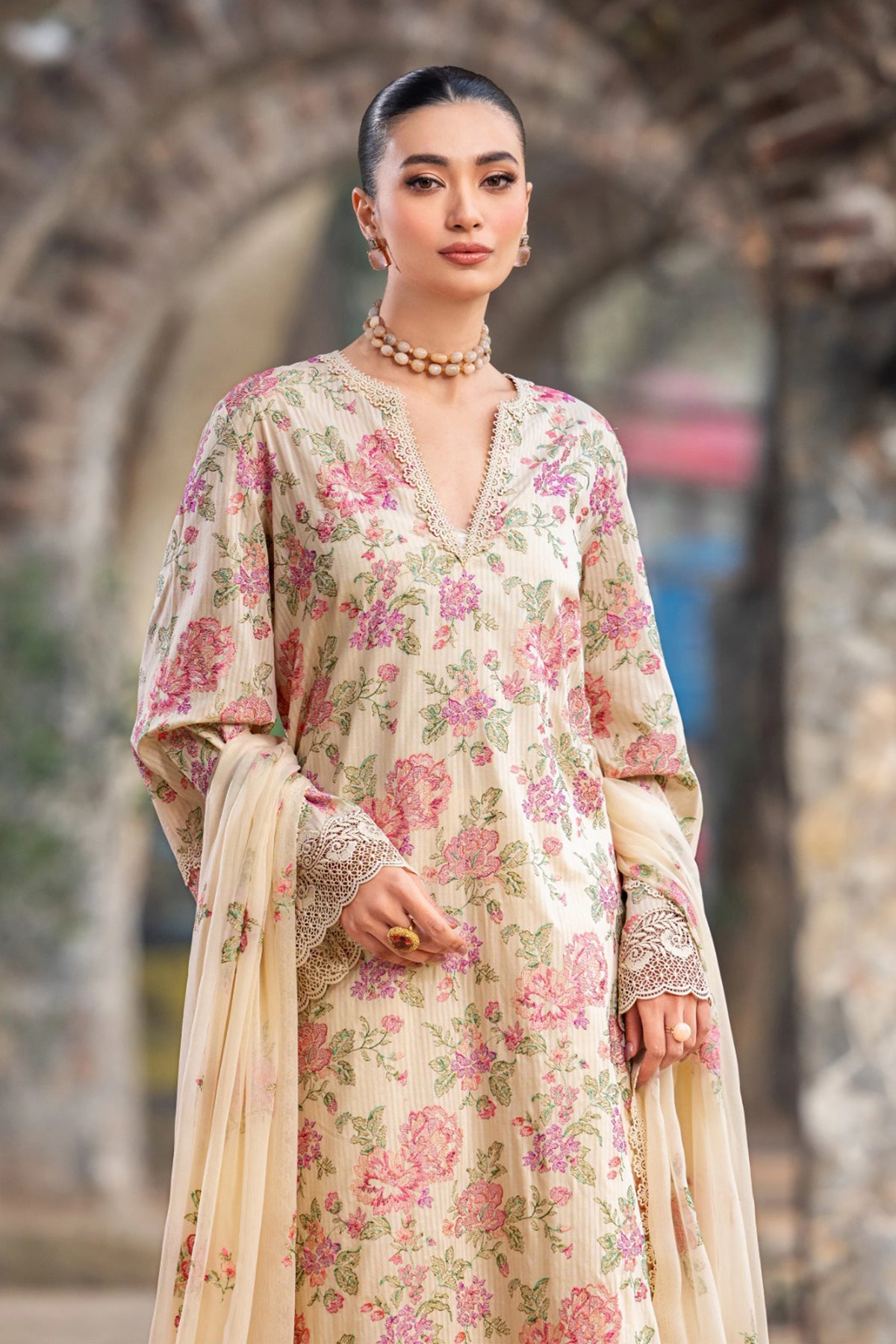Bareeze 3PC Embroidered Lawn Suit with Embroidered chiffon Dupatta -BS2257