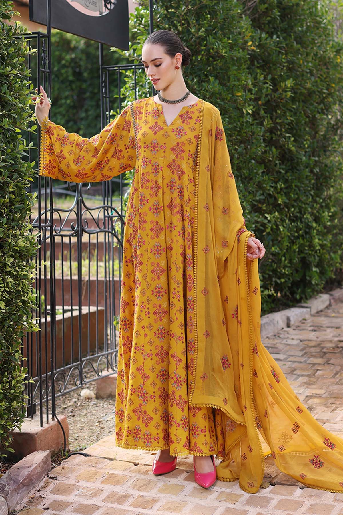 Bareeze Embroidered Lawn 3pc with Embroidered Crinkle Chiffon Dupatta - BS1833