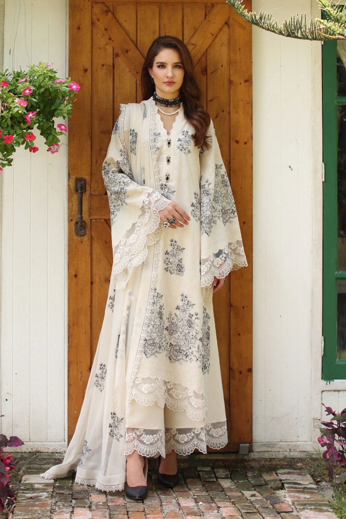 Bareeze 3PC Embroidered Karandi Suit with Embroidered Karandi Shwal - BS2317