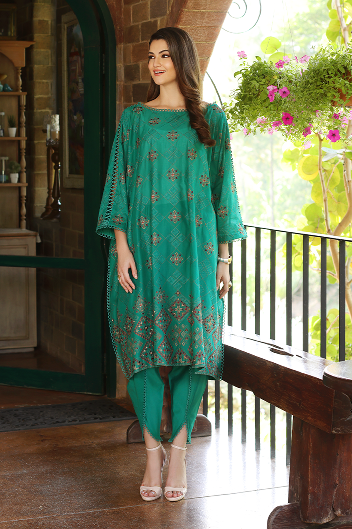 Bareeze Embroidered Lawn 3pc with Embroidered Crinkle Chiffon Dupatta - BS1871