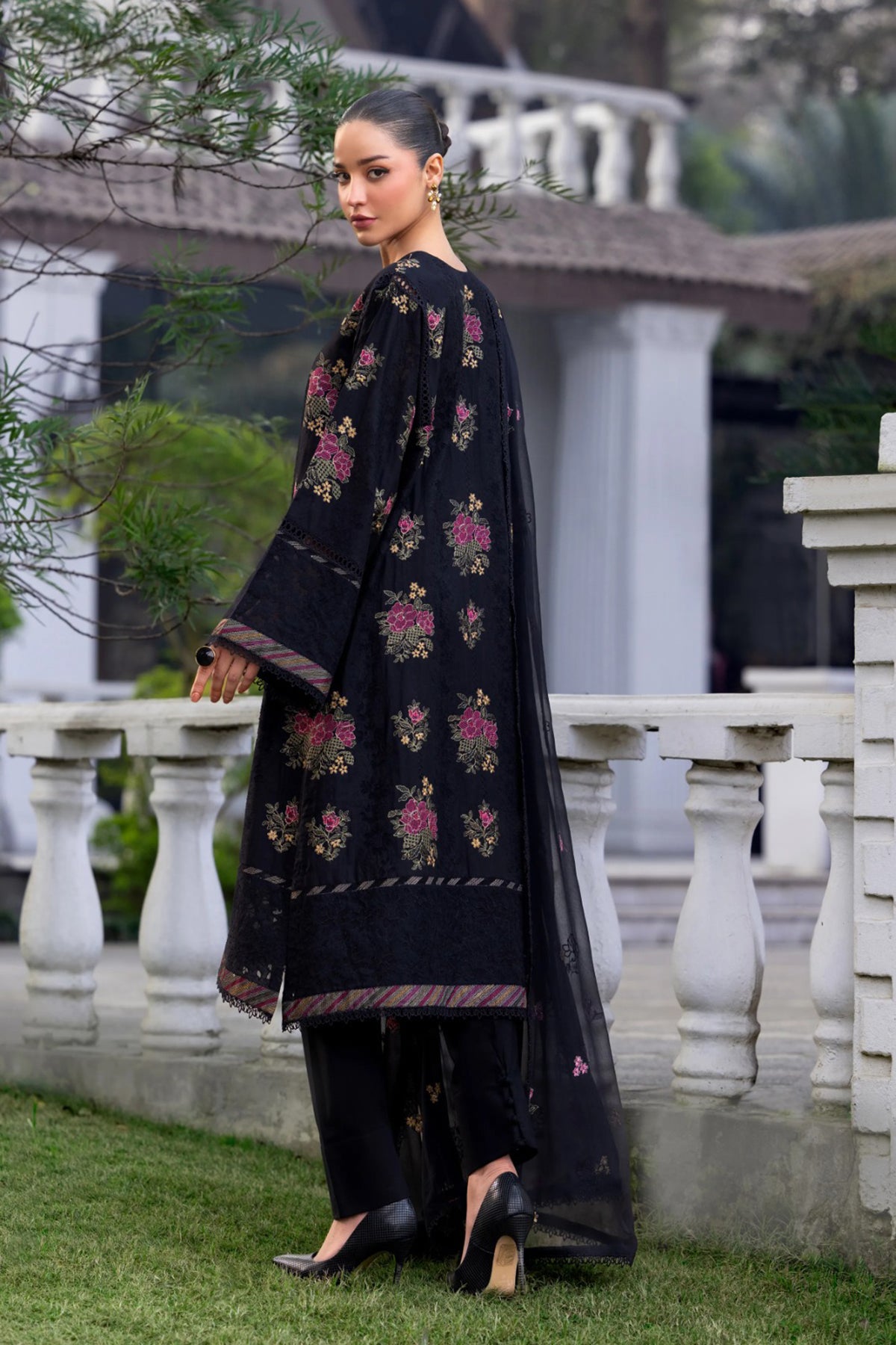 Bareeze 3PC Embroidered Lawn Suit with Embroidered chiffon Dupatta -BS2255