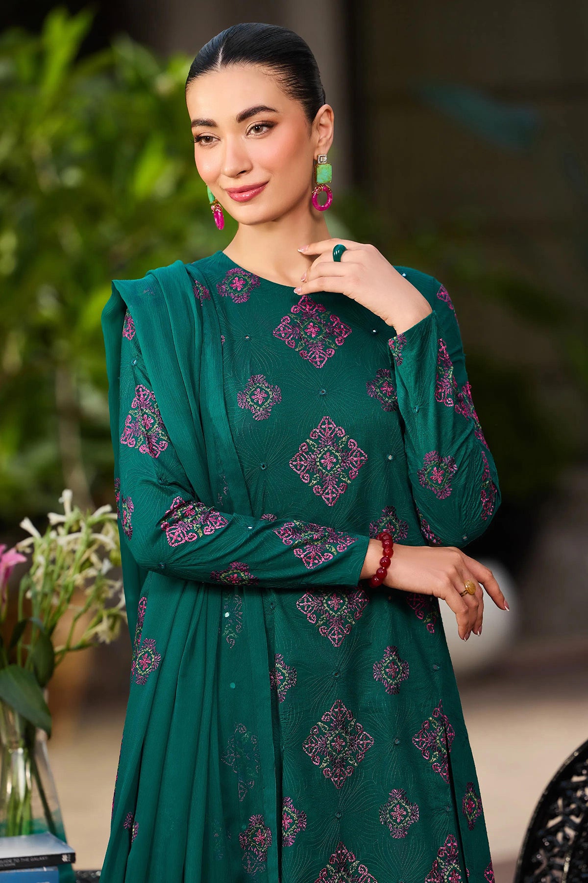 Bareeze Embroidered Lawn 3pc with Embroidered Crinkle Chiffon dupatta- BS2297