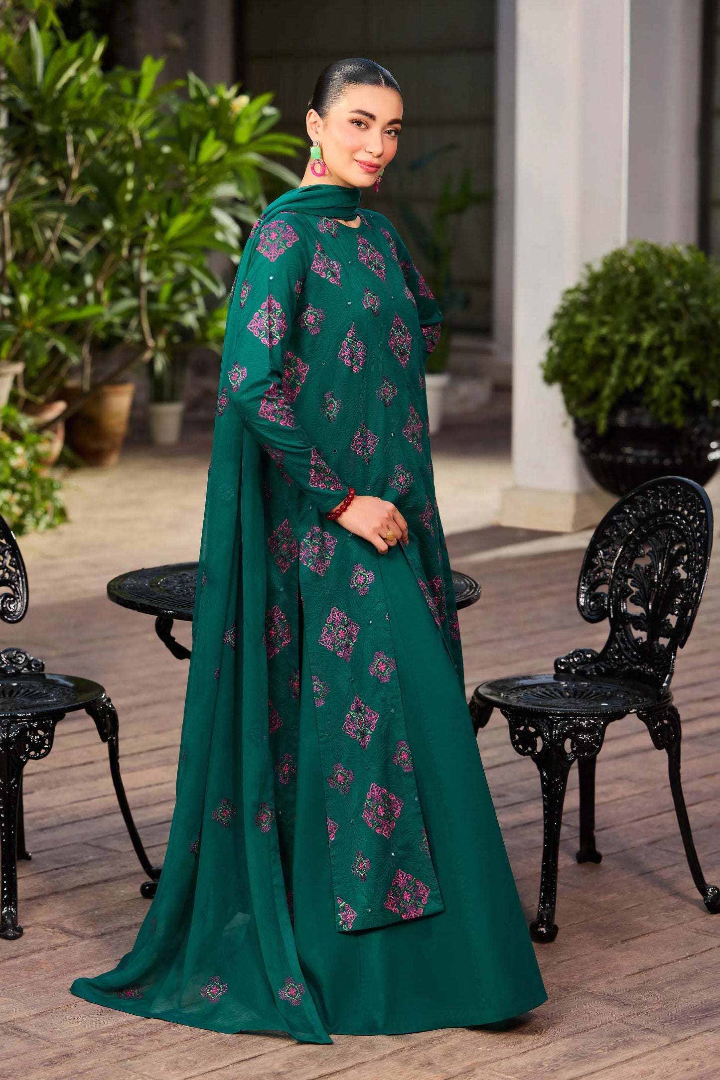 Bareeze Embroidered Lawn 3pc with Embroidered Crinkle Chiffon dupatta- BS2297